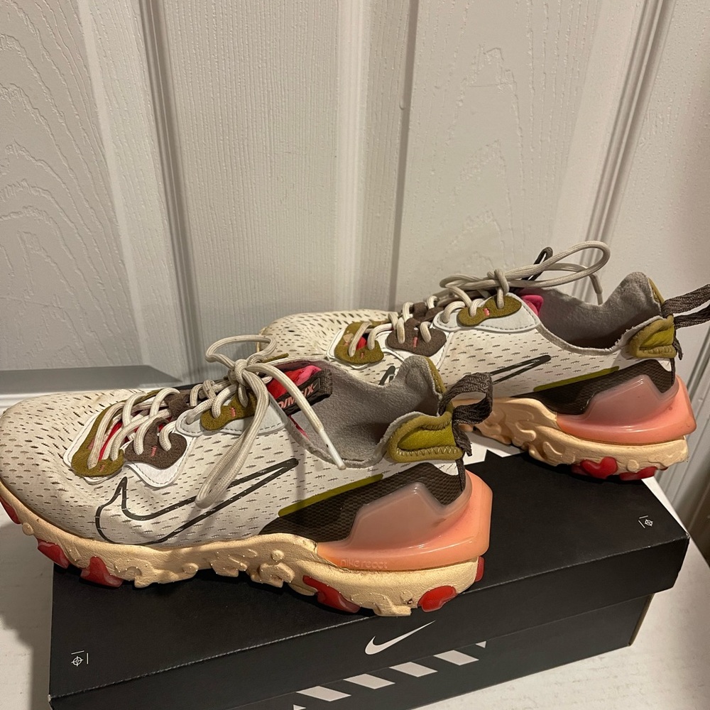 Nike NSW React Vision Sneakers